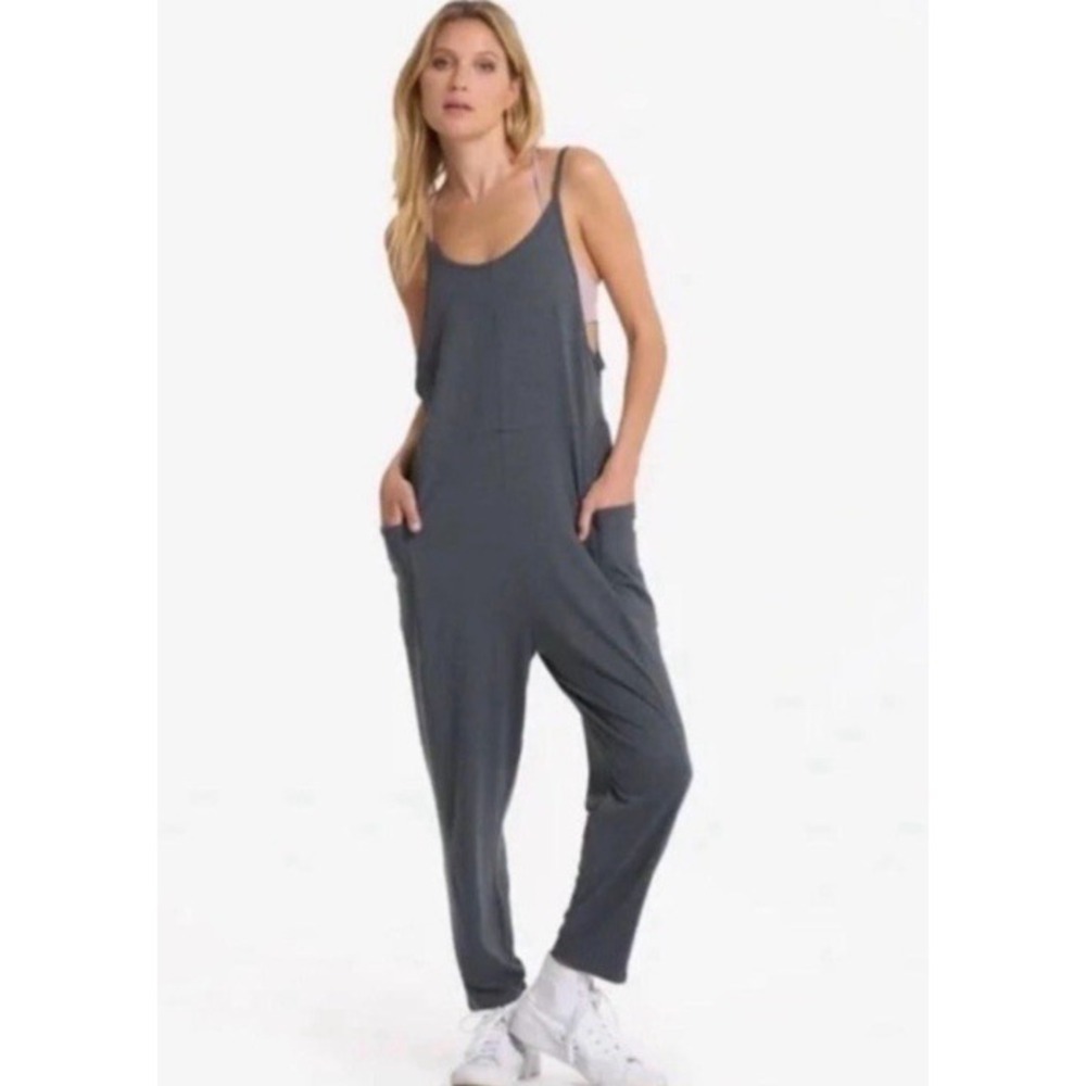 NEW Vuori Pants & Jumpsuits size small Breezy Jumpsuit In Shale Heather